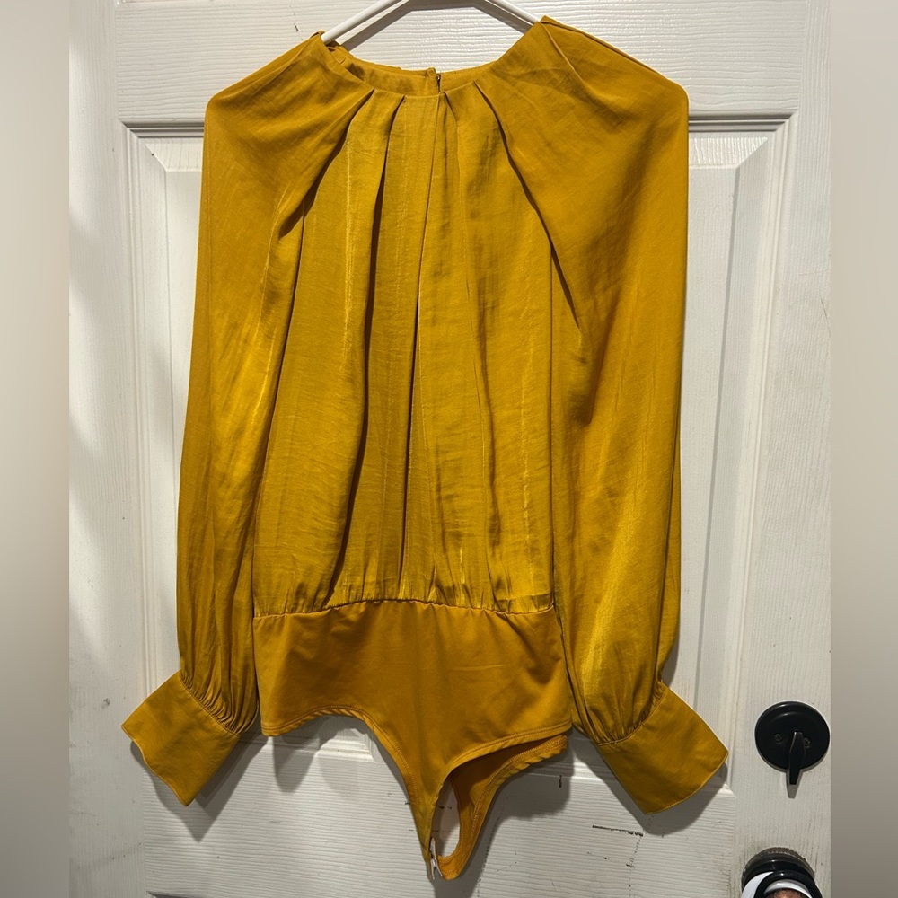 Yellow silky Andrew Marc bodysuit w pleated top & long sleeves. Size:S #bodysuit